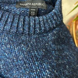 Banana Republic Men's Navy Crewneck Sweater